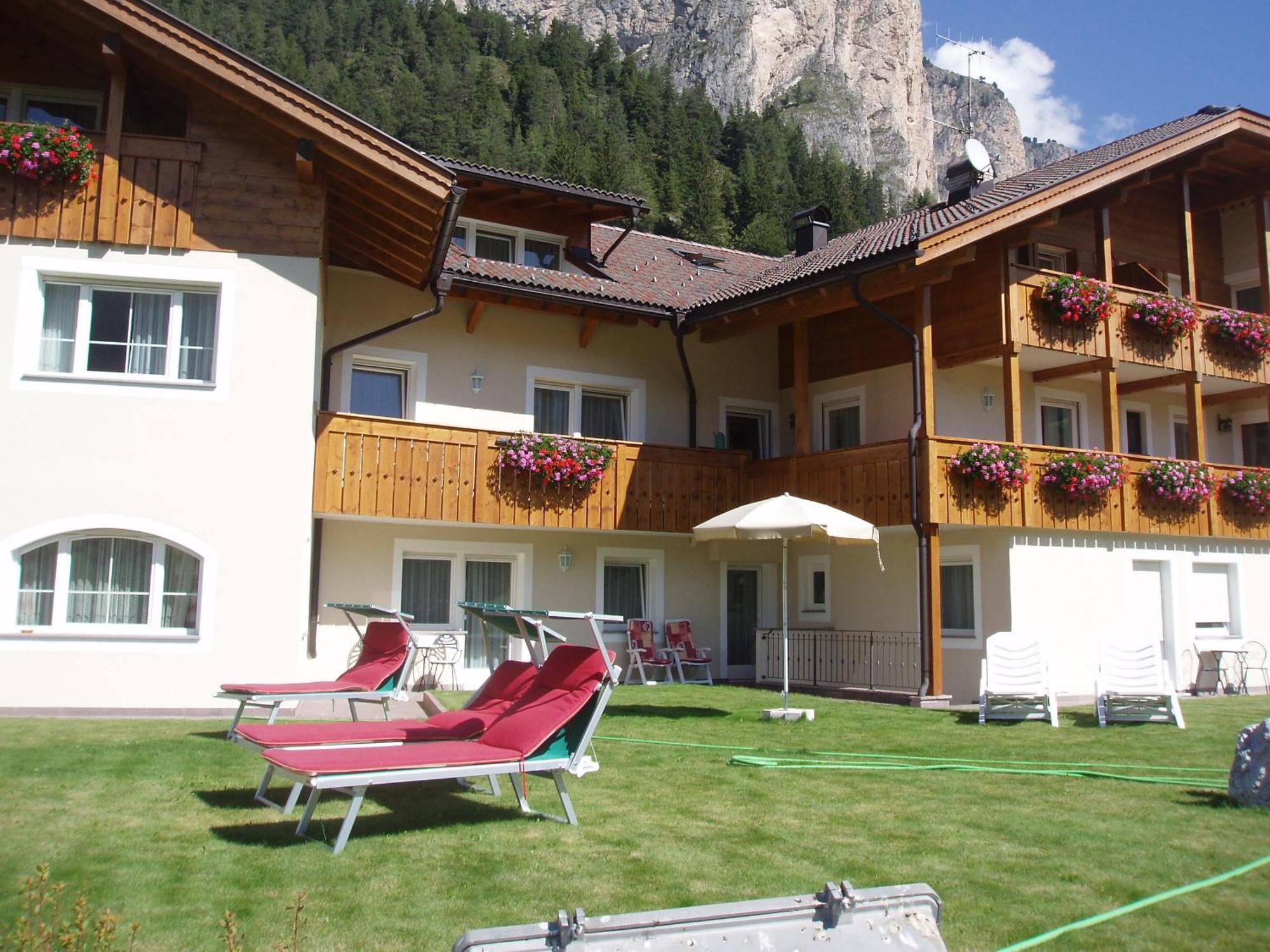 Garni La Majon Hotel Sëlva Buitenkant foto